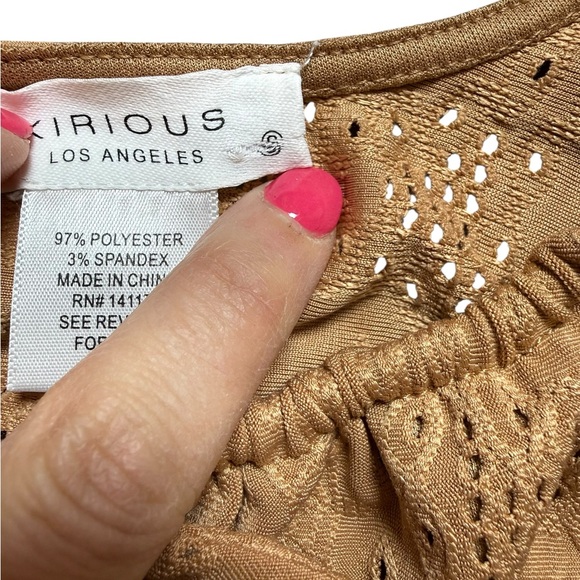 Kirious Los Angeles Eyelet Lace Crop Top – Size Small – NWT - Picture 3 of 5